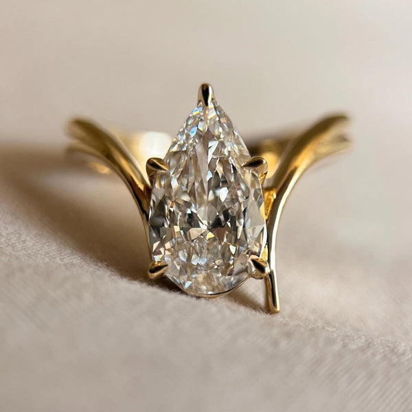 Pear Cut Moissanite Engagement Ring Bypass Gold Wedding Ring